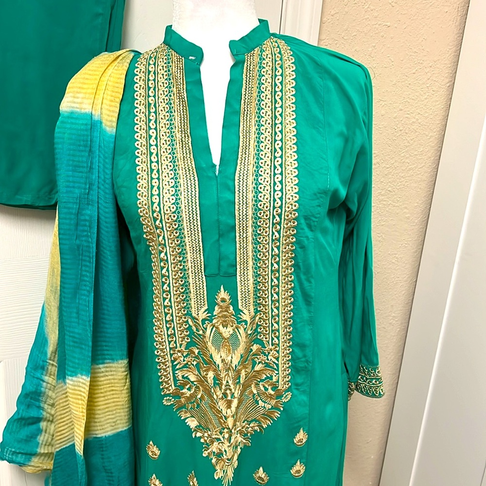 Shalwar Kameez- Elegant Teal and Gold Women's Dress, Size Medium - Picture 4 of 10
